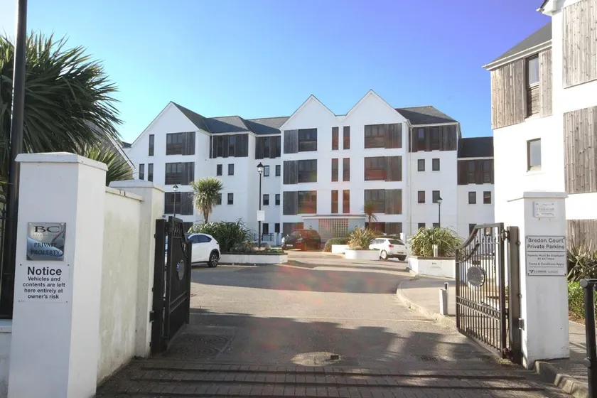 Headland View Beautiful 2 bedroom apartment - Image 1