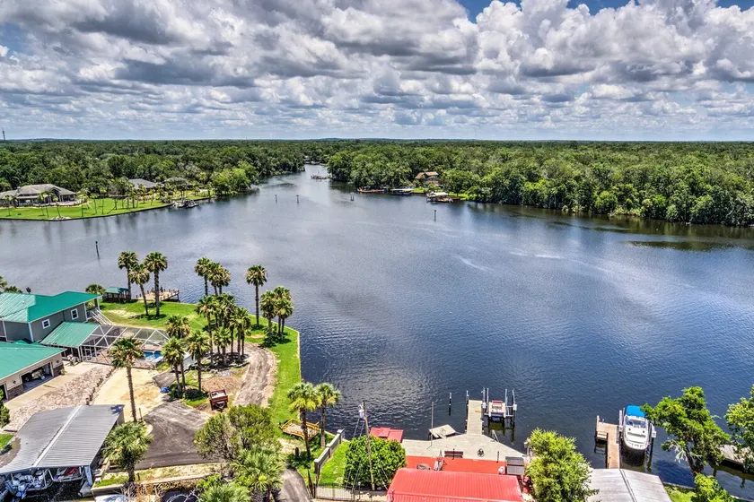 Elevated Deck! Fun-Filled Homosassa River Home - Image 1