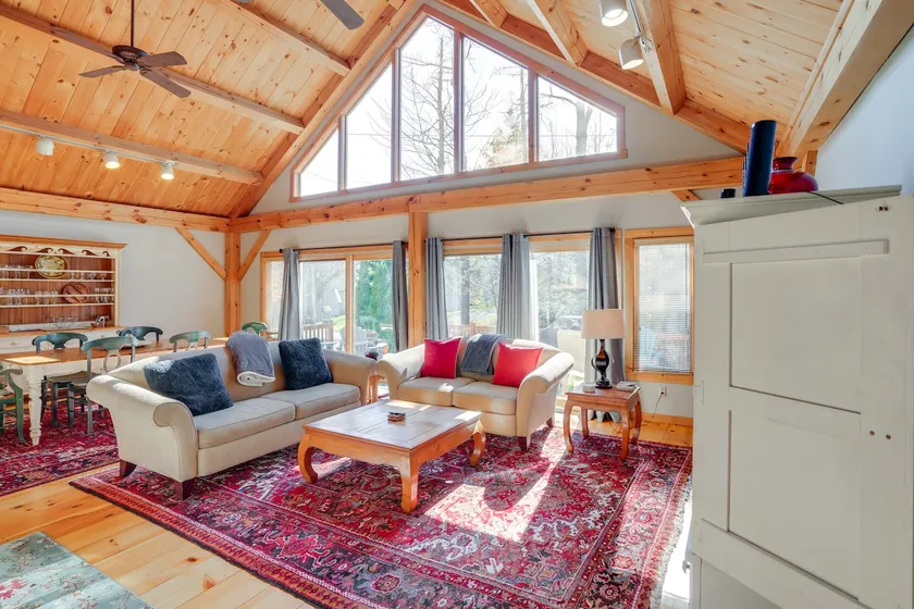 1 Mi to Mt Snow: 'Luna Stella' Home w/ Fireplace - Image 1