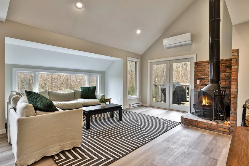Ski-on ski-off, Private Hot Tub, Sauna & Fireplace - Image 1