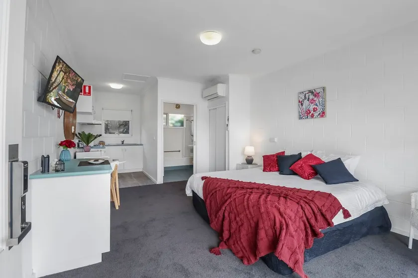 Studio Apt, Essential Comfort, CBD, Mibnb - Image 1