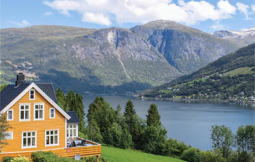 Fantastisk hus i Olden med havudsigt - Image 1