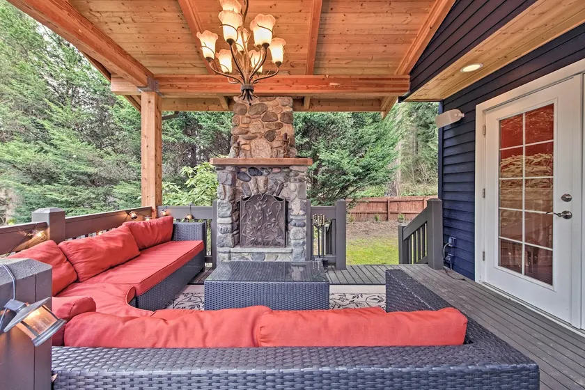 Beautiful Wine Country Home w/ Hot Tub & Lake View - Image 1