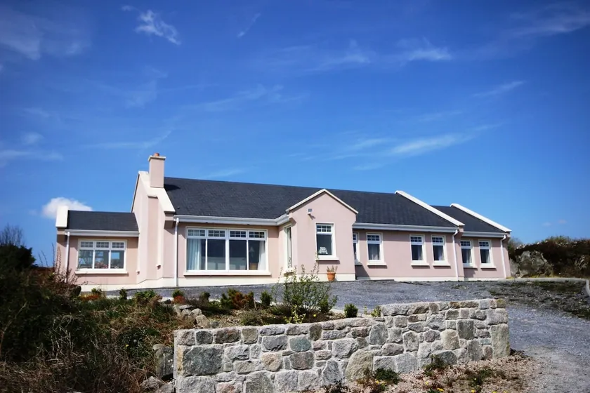 I Uplands, Spiddal - Image 1