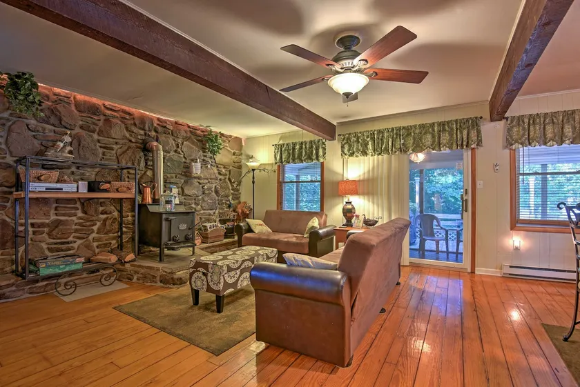 1 Mi to Lake Wallenpaupack: Pocono Mountain Home! - Image 1