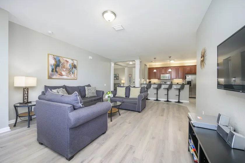 Beautiful Lake View Condo, Vista Cay-1004 - Image 1
