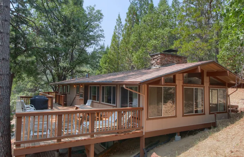 (99) Yosemite Mountain Lodge at The Redwoods In Yosemite - Image 1