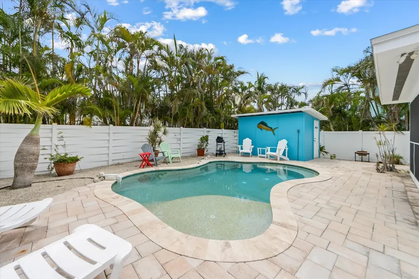 Pure Bliss: Heated Pool, Lanai, Walk to Beach - Image 1