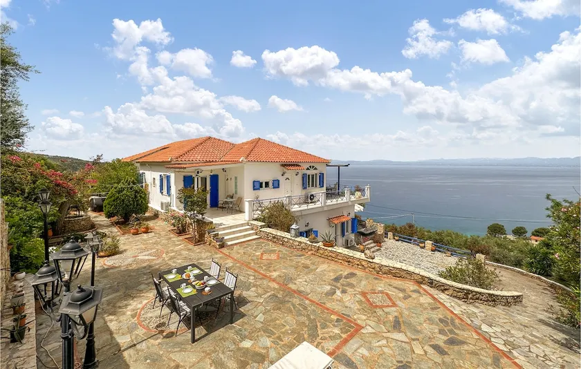 Stunning Home In Mantineia Messinia - Image 1