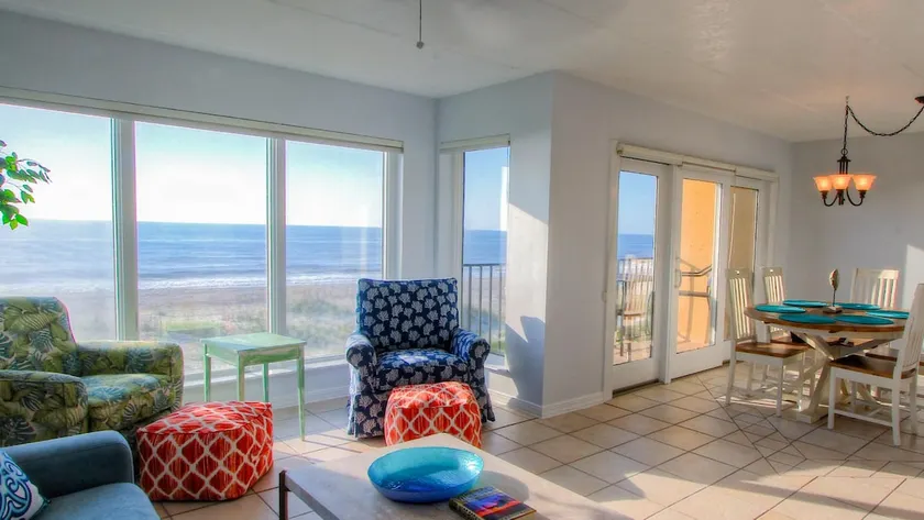 Oceanfront End Unit bei Oceans of Amelia - Image 1