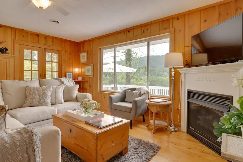 Candler Cabin w/ Deck & Mount Pisgah Views! - Image 1