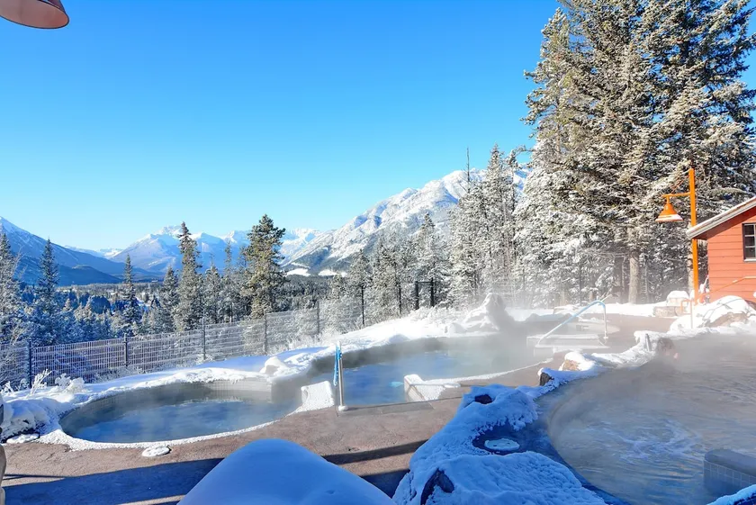 Chalet de montagne spacieux et confortable avec mezzanine | Accès aux piscines chaudes! - Image 1