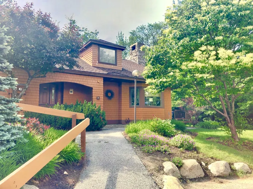 O1 Slopeside Bretton Woods cottage with AC large patio and private yard Walk to slopes - Image 1