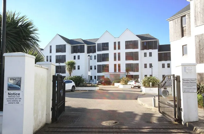 Surf's Up! is a stunning 2 bedroom apartment - Image 1
