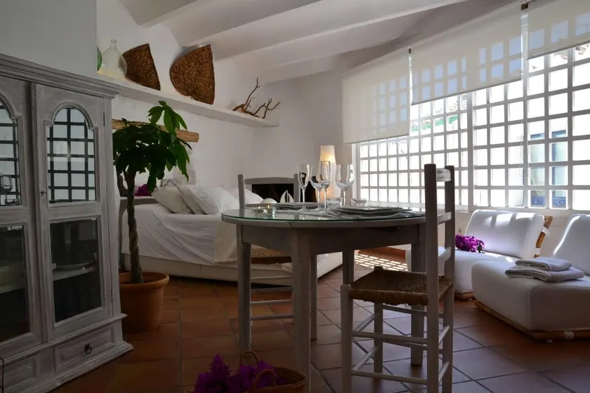 101.10_Charming studio located in one of the typical - Image 1