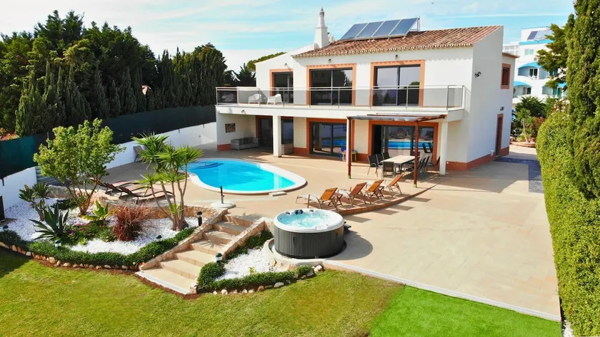 Superbe Villa 5 chambres, Capacité 10/14 piscine / jacuzzi chauffage - Olhos De Agua, Alb - Image 1