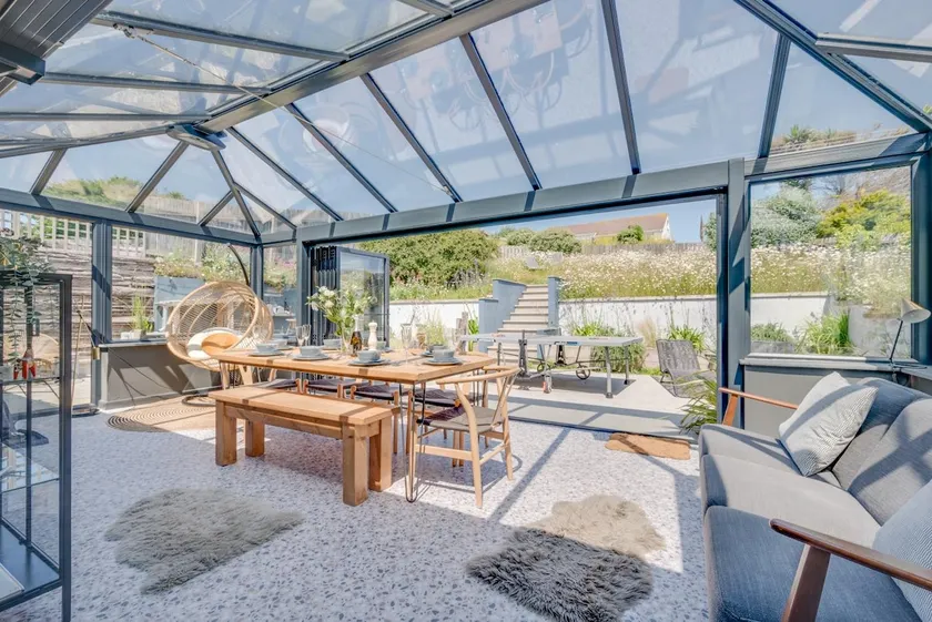 4 Bed in Mawgan Porth oc-h29763 - Image 1