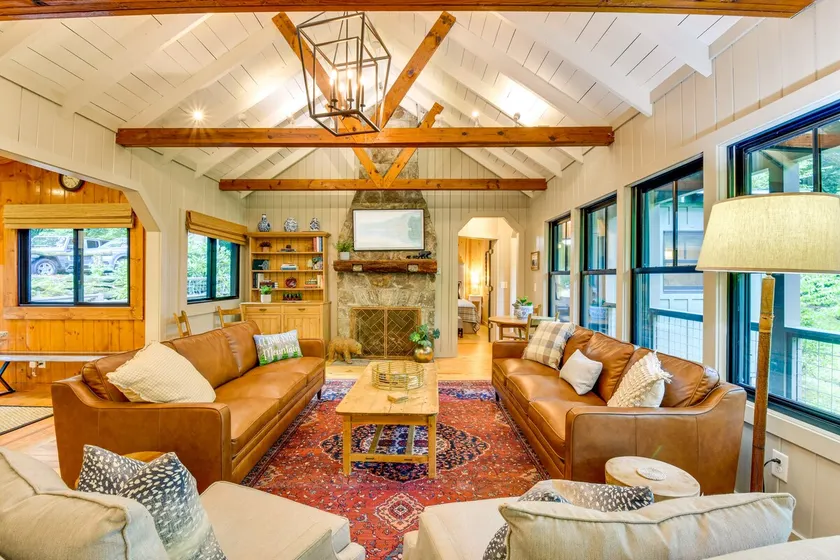 2BR Highlands Luxury Cabin m / Stone Firepit i byen - Image 1