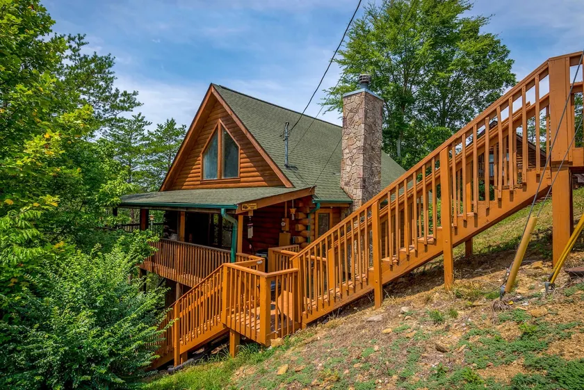 ‘The Dreamer's Nest’ Sevierville Cabin w/ Hot Tub! - Image 1