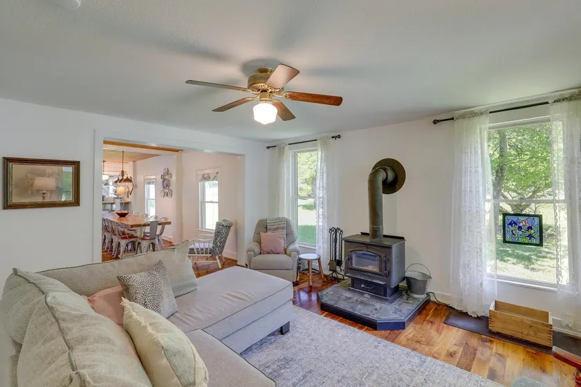 Secluded Marshall Farmhouse w/ Hot Tub! - Image 1