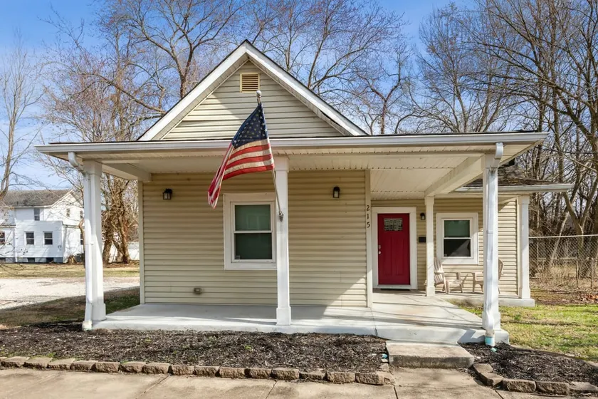 Chestnut, Three Bedroom House in Historic Loveland - Image 1