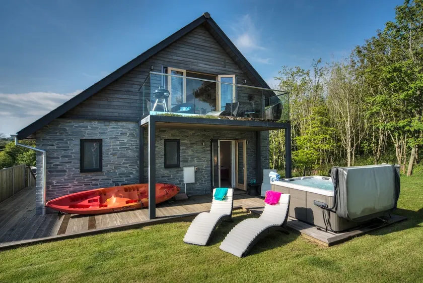 House 27: Modern Home With Views & Hot Tub - Image 1