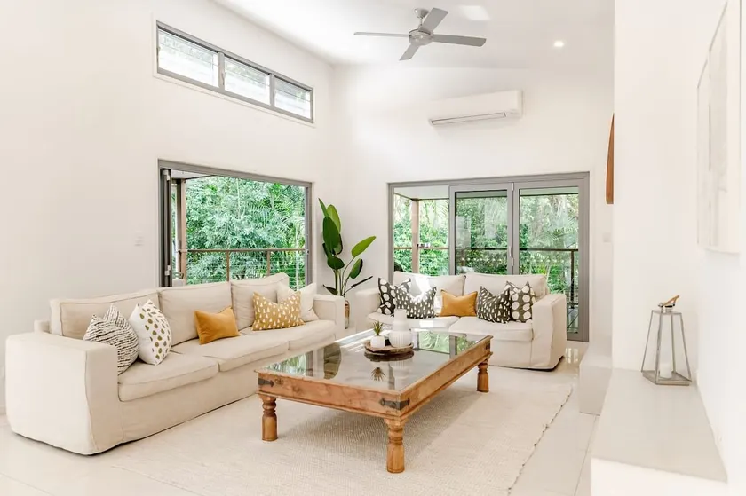 Sleek & Stylish Family Beach House ~ Near Junction - Image 1