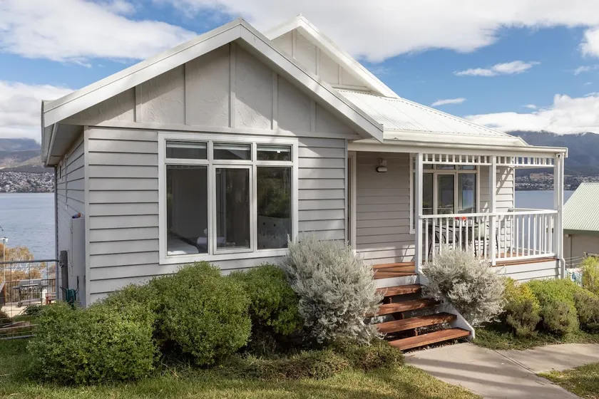Derwent River Cottage - Tranquil Waterfront Living - Image 1