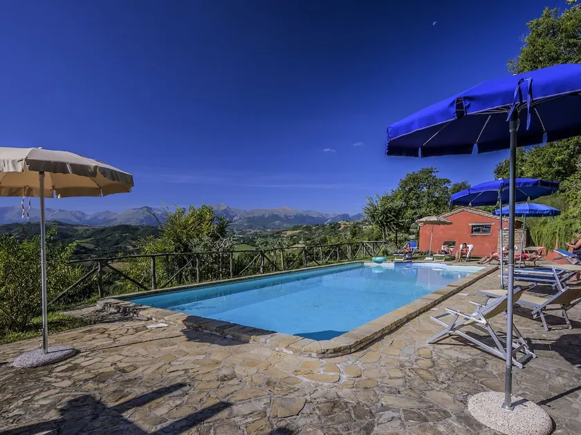 Elegant stenhus med pool - Image 1
