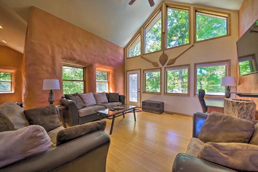Peaceful Custom Carbondale Home w/ Deck, Near SIU! - Image 1