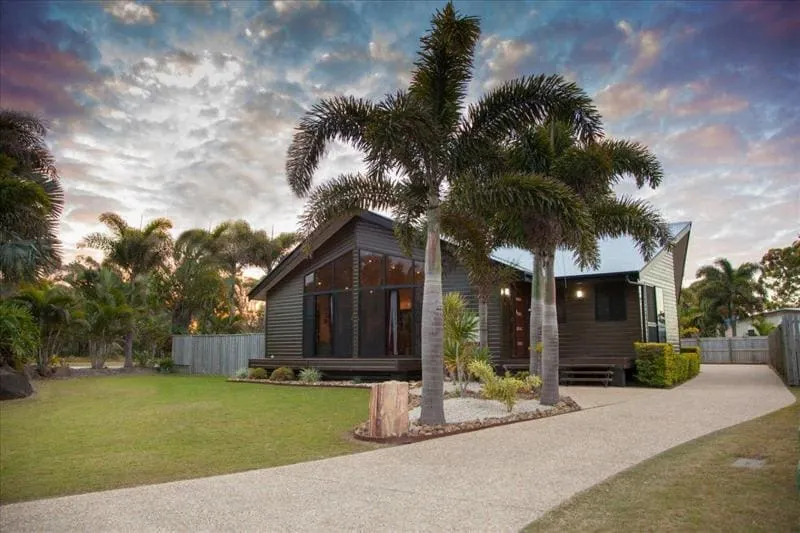 Gathering of 8 Holiday House - Image 1