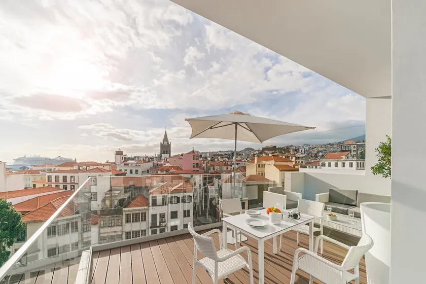 FAA Rentals 31 de Janeiro Penthouse - Image 1