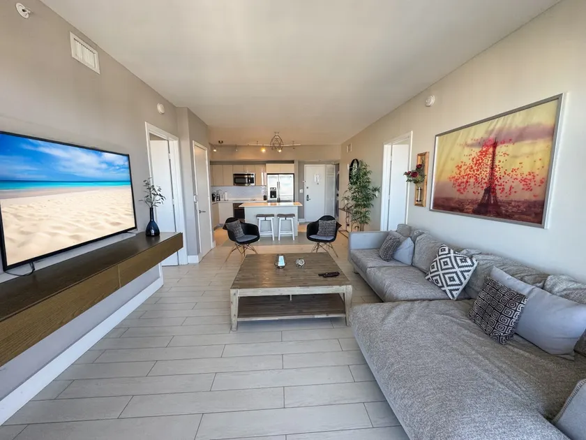 Exceptional 2BR PH 32nd Florida - Image 1