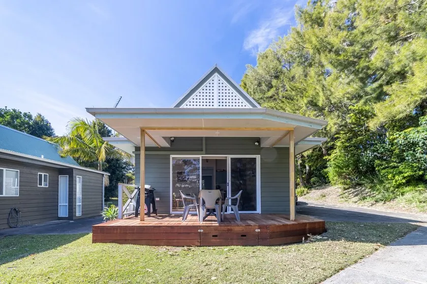 Sea Shell Chalet at Berrara Chalets - Image 1