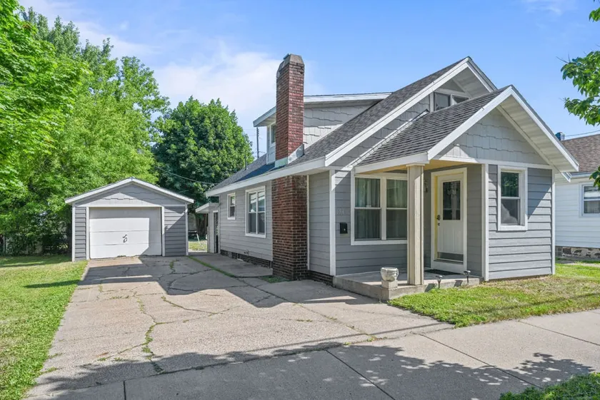 Newly remodeled in the heart of the city! - Image 1