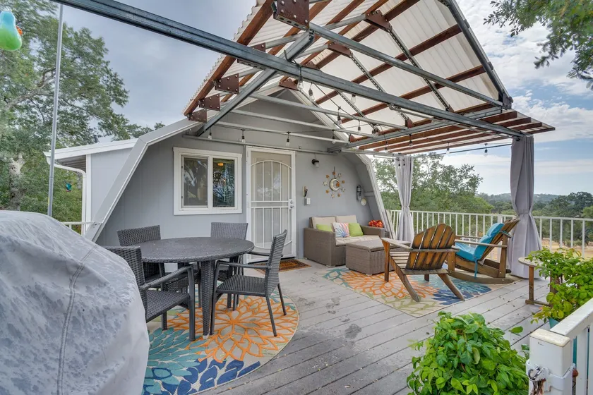 Mariposa Home avec vue sur le patio meublé et la montagne - Image 1