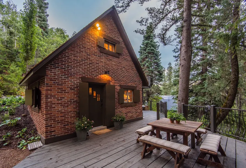 Fireplace, Hot Tub, Tiny House, Unparalleled Charm - Image 1
