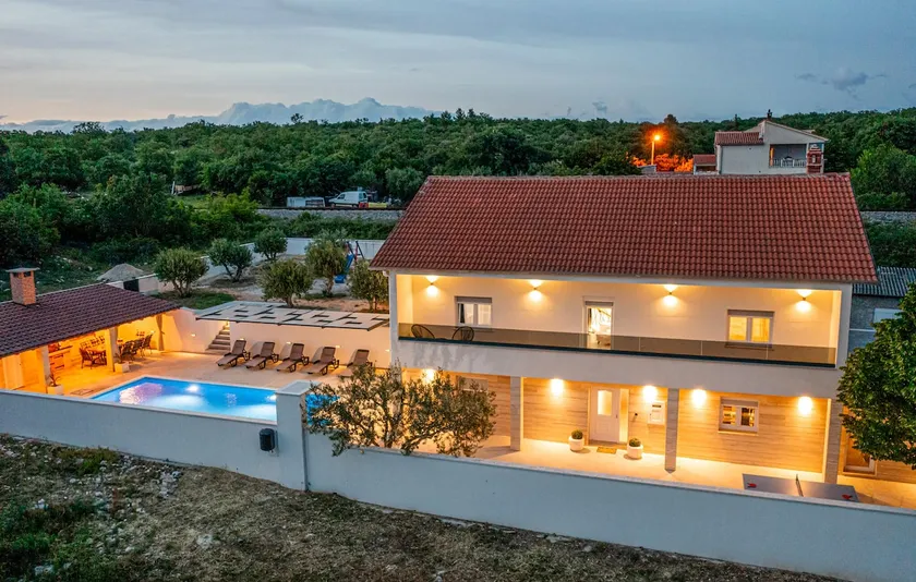 Amazing Home In Nadin - Image 1