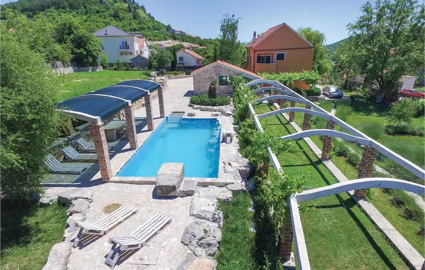 Pet friendly home in Sinj with sauna - Image 1