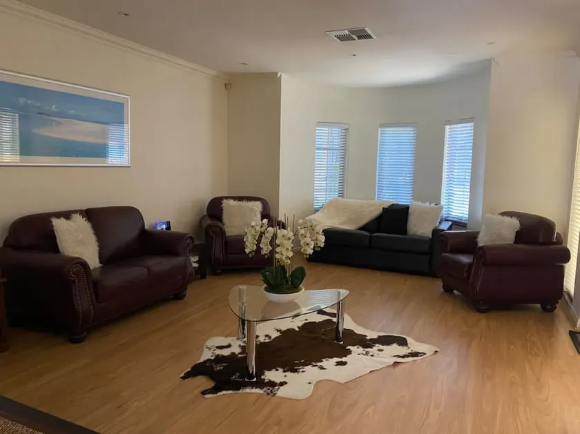 Beautiful & Spacious 3BR Townhouse w/ Free Parking - Image 1