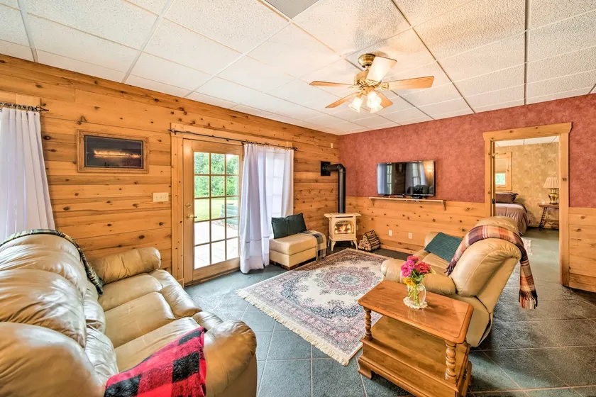 Rustic Keosauqua Gem: Fire Pit & Lake Sugema Views - Image 1