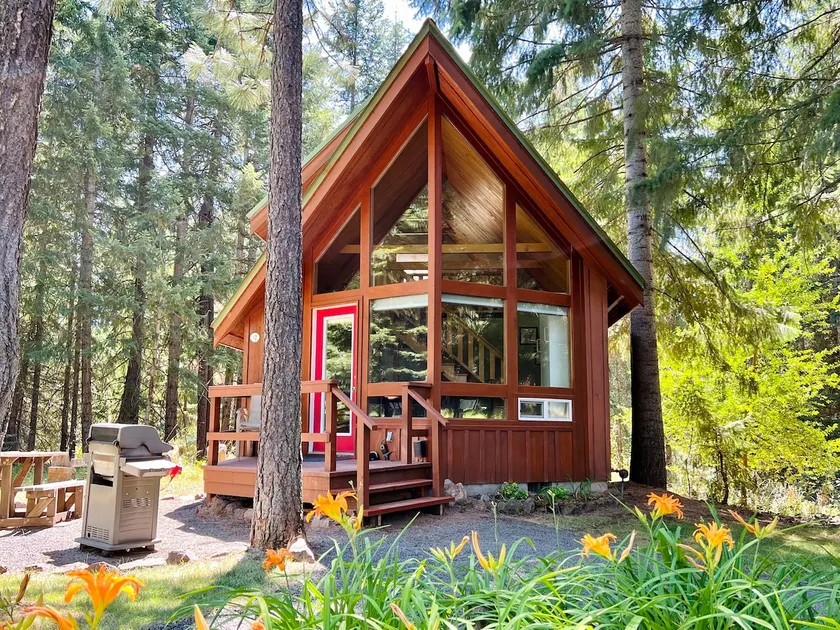 Cozy Cabin With Views of Majestic Mt. Adams - Image 1