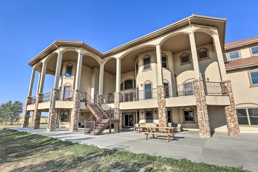 Luxe Hudson House w / Mtn Views - 30 min till Denver! - Image 1