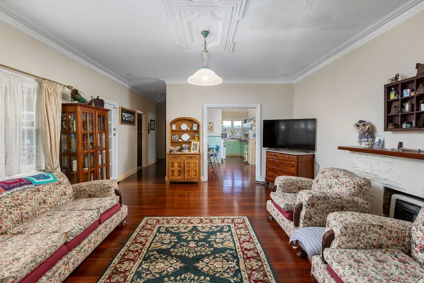 Albert Road Cottage, Bunbury - 3 bedroom & caravan - Image 1