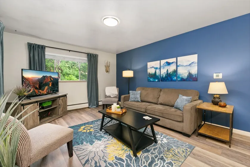 Stylish Condo in the Heart of Old Town - Image 1