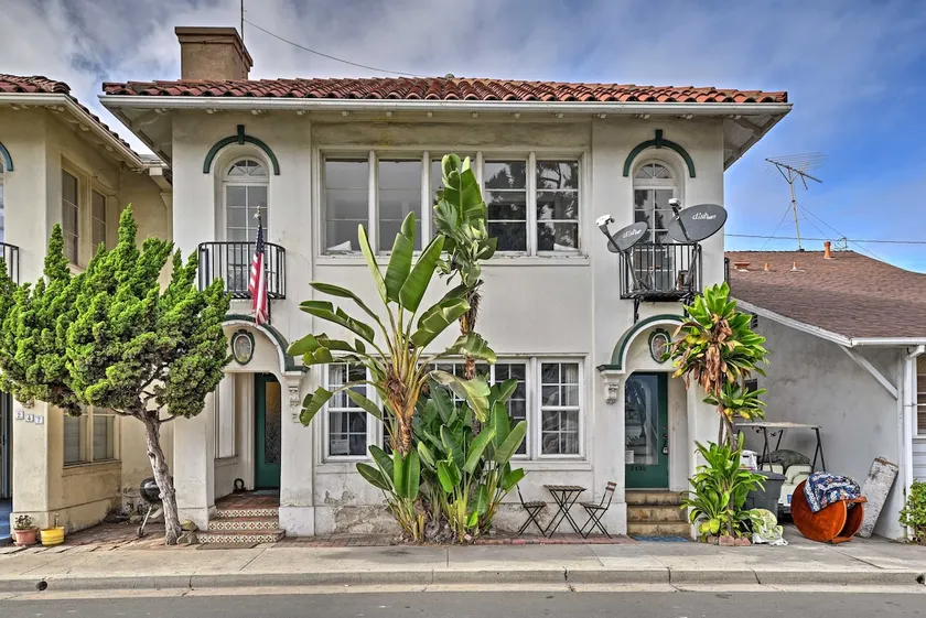 Steps to Avalon Bay: Sunny Catalina Island Home! - Image 1
