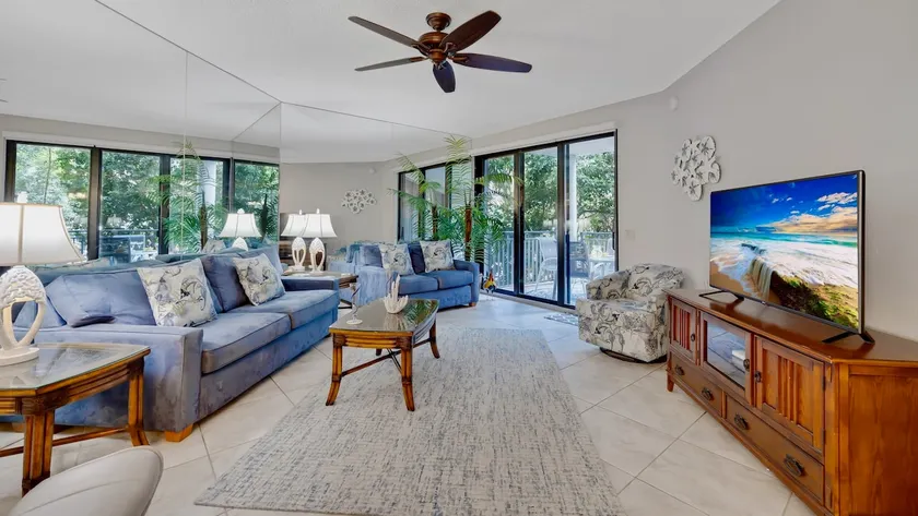 << CONCH I TREETOPS @ THE BEACH >> Beach Condo / Pool + LAST NØGLE TJENESTER ... - Image 1