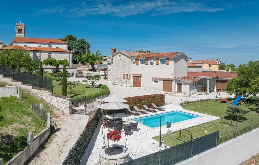 Four-Bedroom Apartment In Nova Vas - Image 1