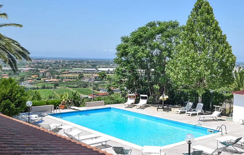 Villa Emeliarco - Image 1