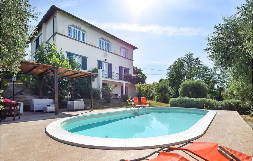 Cozy Home In Crespina Pi With Sauna - Image 1